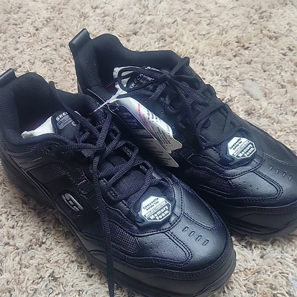 Women's Composite Toe Skechers size 8.5 NWT!!!